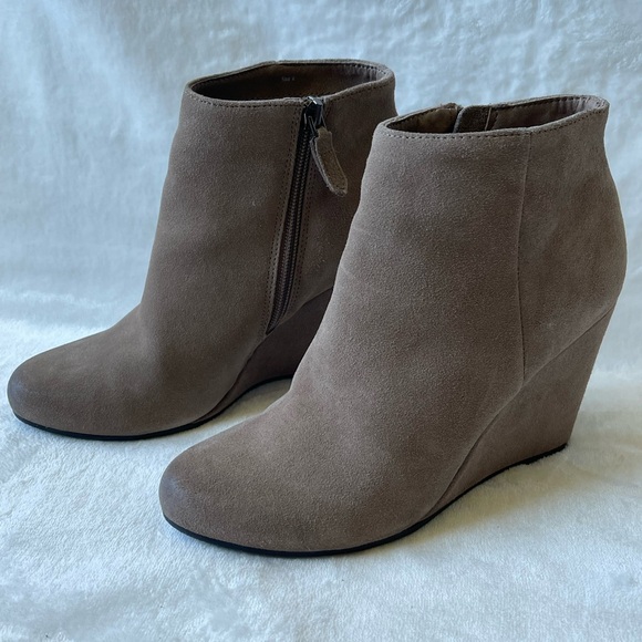 Dolce Vita Taupe Wedge Ankle Boots size 6 - Picture 1 of 5